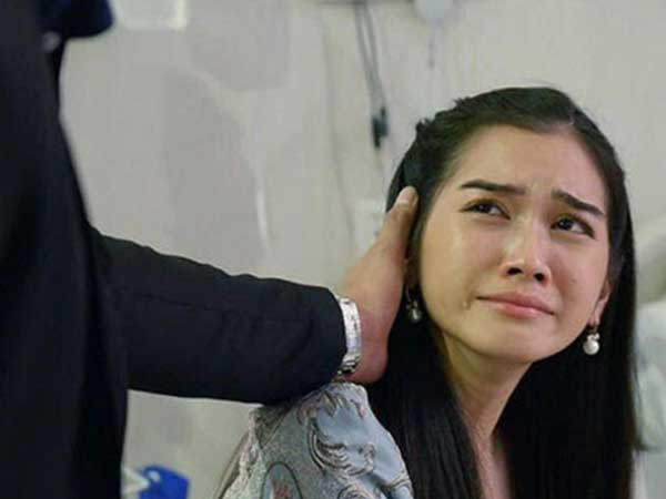 Vì thương em dâu nghèo khó nên anh chồng hàng tháng đưa tôi tiền sinh hoạt, nào ngờ mẹ chồng phát hiện và nói một câu khiến cả nhà điêu đứng