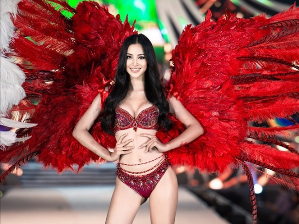 Hoa hậu Tiểu Vy chia sẻ trước giờ giao lại vương miện cho người kế nhiệm