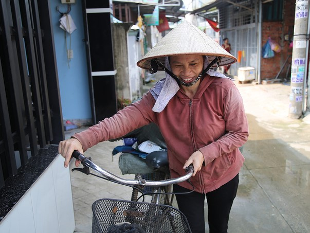 Chị ve chai trả 1,4 cây vàng cho người mất