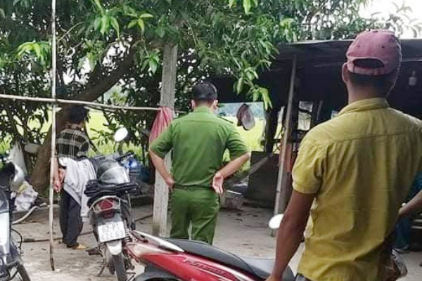 Phát hiện người đàn ông tử vong trong chuồng bò