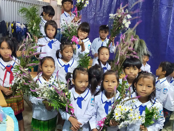 'Món quà đẹp nhất' của học sinh ngày 20/11 khiến cô giáo vùng cao vừa nhận đã rơi nước mắt