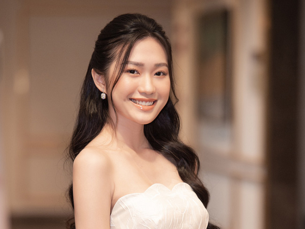 'Nàng thơ'mới của Đoàn Văn Hậu: Mặt mộc không tỳ vết, tưởng style bánh bèo điệu đà hóa ra cũng 'chất' khỏi bàn