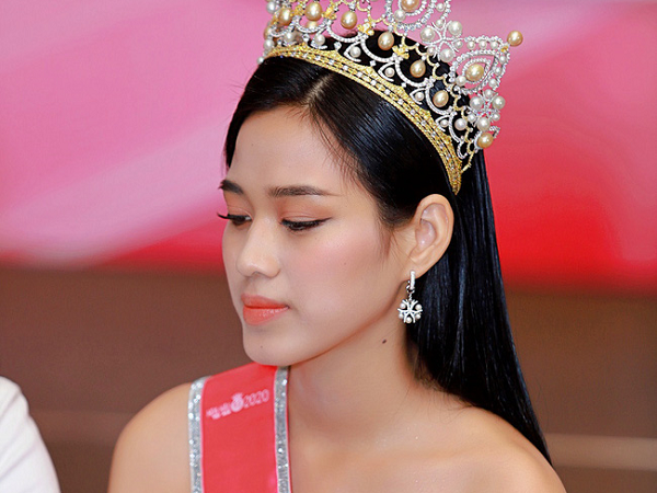 Nàng Tân Hoa hậu 19 tuổi chỉ mê 2 sắc son 'chân ái': Gợi ý ngay cho nàng 4 cây son với màu 'na ná' để có nhan sắc tựa Bông hậu