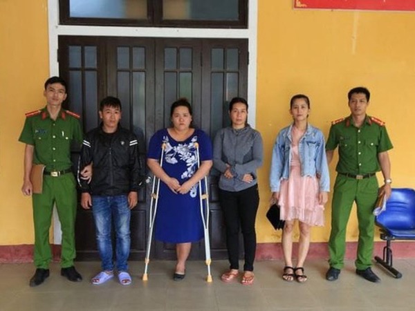 Khởi tố 4 đối tượng lột đồ, đánh ghen kinh hoàng tại Huế: Cái kết thế nào?