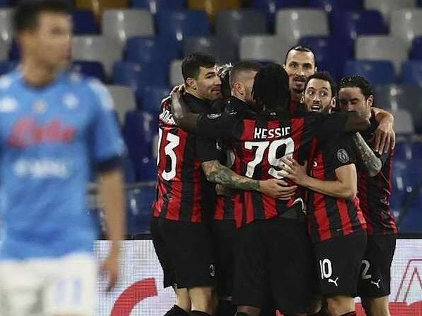 Ibrahimovic giúp Milan đánh bại Napoli