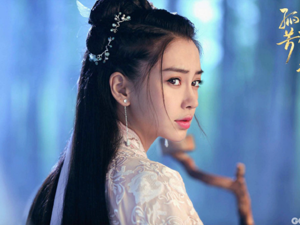 Nhìn Angela Baby đánh võ hời hợt như mèo cào ở phim trường, netizen cứ tưởng mỹ nhân đang tập múa