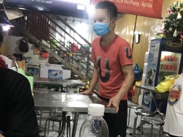 Tạm giữ chủ quán bánh xèo bị tố hành hạ 2 nhân viên như thời trung cổ