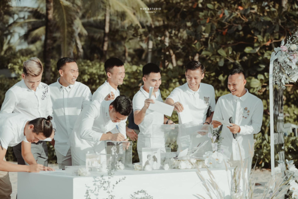Hội tuyển thủ mừng cưới Phượng - Minh: Kẻ mất tấn thóc, người tỉ mỉ viết lời chúc