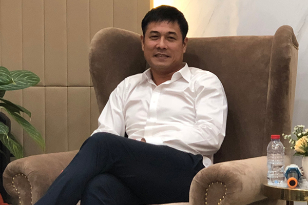 Sau thương vụ HLV tiền tỷ, Chủ tịch Hữu Thắng lại có động thái gây sốt bóng đá Thái Lan