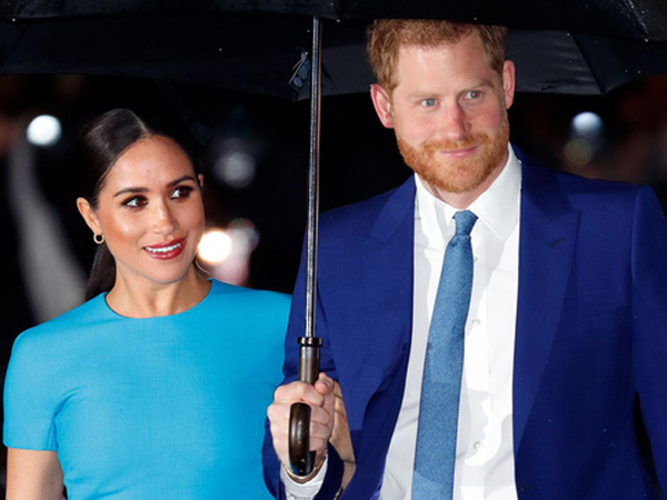 Vợ chồng Meghan Markle và hoàng gia Anh lên tiếng phản hồi về thông tin cặp đôi qua mặt Nữ hoàng để chuyển nhượng dinh thự cho vợ chồng công chúa