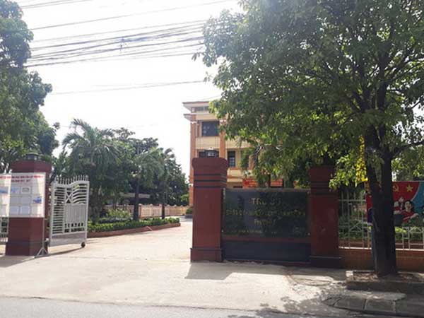 Cách chức đảng ủy viên với phó chủ tịch phường tổ chức sinh nhật trong khu cách ly