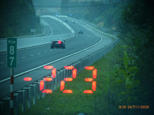 Vội đi ăn cưới, tài xế BMW phóng như bay với tốc độ 223km/giờ trên cao tốc Bắc Giang - Lạng Sơn