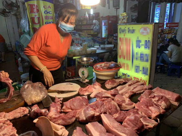 Qua đỉnh lịch sử, thịt lợn tại chợ về mức giá rẻ nhất năm