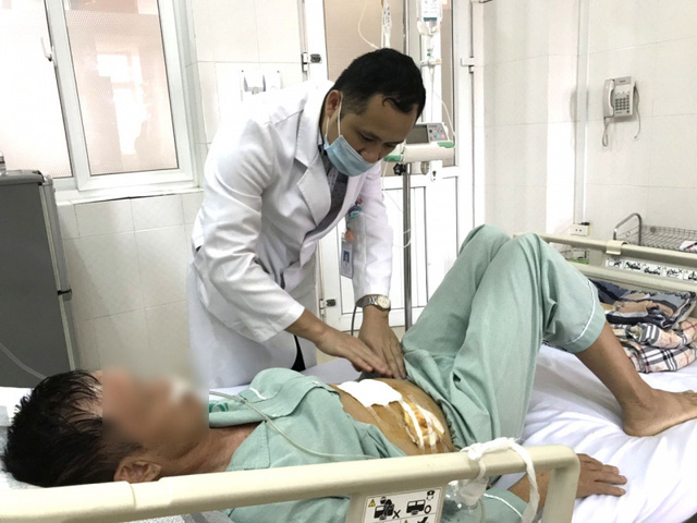 Người đàn ông bị tắc ruột vì ăn quá nhiều quả hồng