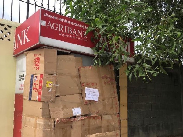 Bình Dương: Truy tìm người đàn ông bịt mặt phá cây ATM để cướp tiền