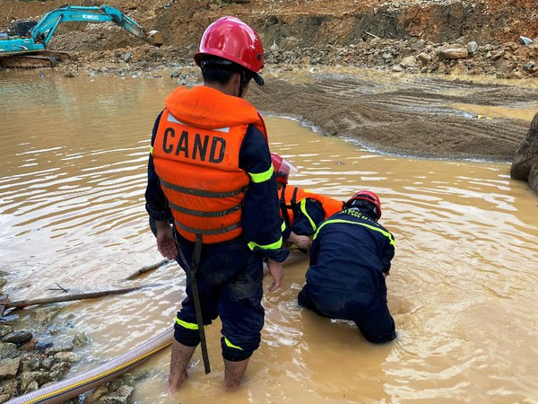 Kết thúc việc tìm kiếm các nạn nhân ở lòng sông Rào Trăng