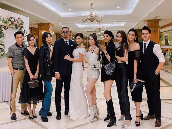 Việt Anh, 'cá sấu chúa' Quỳnh Nga, Phanh Lee và hội bạn bè nổi tiếng quy tụ trong tiệc mời cưới của MC Thu Hoài