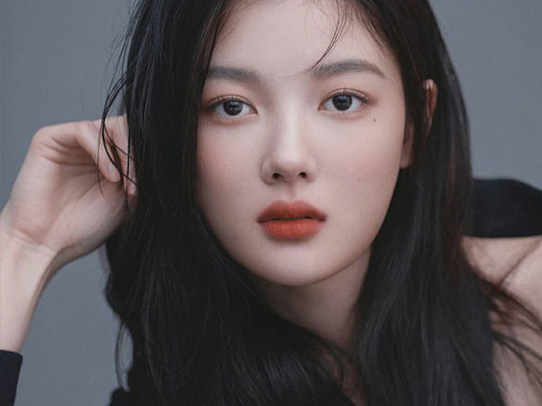 Knet phát sốt với loạt ảnh của Kim Yoo Jung khi về công ty mới, sao nhí đình đám một thời giờ đã là nữ thần nhan sắc thế hệ mới