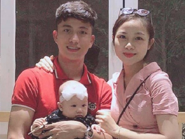 Văn Đức lên đồ đi chơi nhưng bị vợ bắt 'lột sạch' vì lý do hài hước: Em không còn gì để mặc