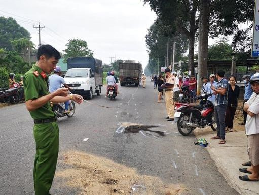 Xe tải tông xe máy, 2 nữ sinh tử vong thương tâm trên đường đến trường