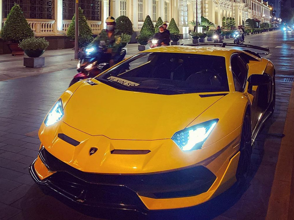 Lamborghini Aventador SVJ thứ 2 Việt Nam được chuyển về Sài Gòn, tấm biển gắn trên xe gây tò mò