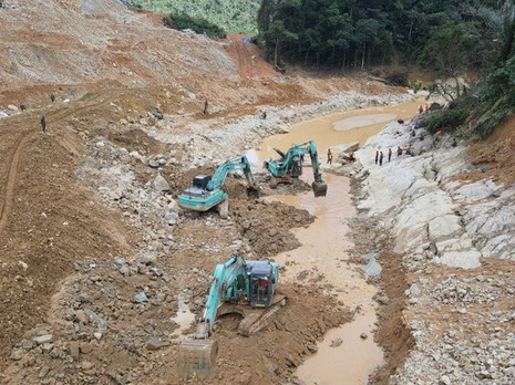 Mời thân nhân các công nhân Rào Trăng 3 còn mất tích cùng bàn phương án tìm kiếm