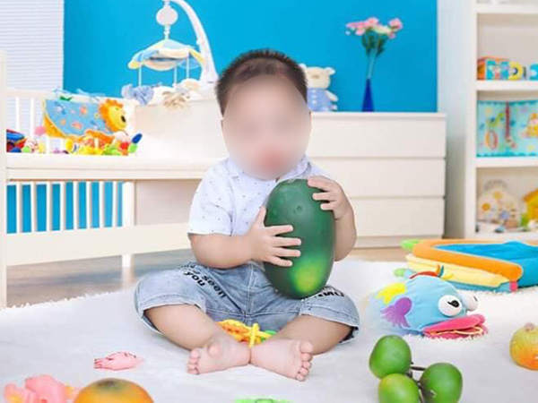 Hà Nội: Gia đình đau xót lên tiếng vụ bé trai 15 tháng tuổi sùi bọt mép trên tay mẹ rồi tử vong sau mũi tiêm