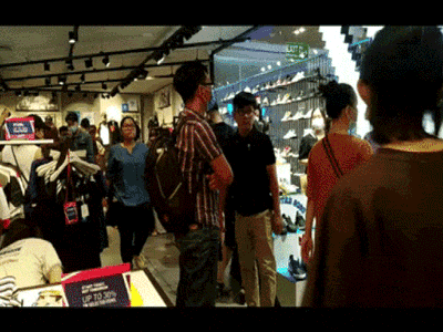 Không khí mua sắm Black Friday tại Sài Gòn và Hà Nội: Hôm qua còn 'heo hút', nay nhiều nơi vỡ trận