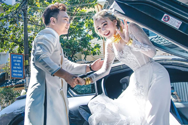 Xoài Non tiết lộ chồng giàu mới chỉ tặng cho 2 chiếc túi hiệu, mua giày cao gót cũng xin ý kiến