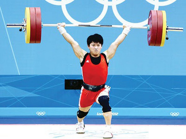 Lực sĩ Việt Nam bất ngờ có huy chương Olympic... sau 8 năm