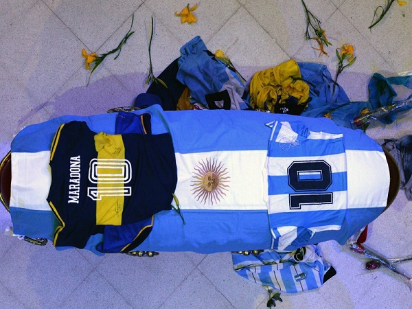 Y tá khai báo sai về cái chết của Maradona