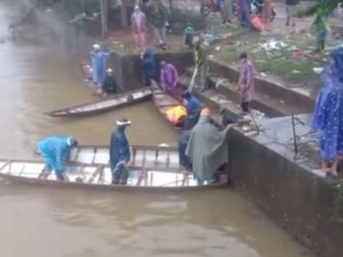 Đi xe máy với tốc độ cao, nam thanh niên lao xuống sông tử vong