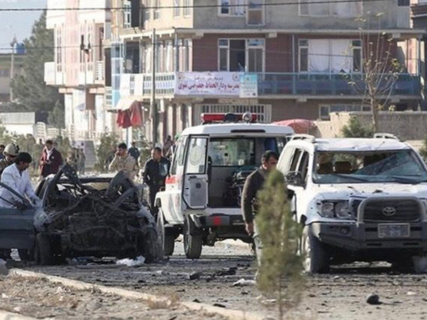 Đấu súng, đánh bom liều chết đẫm máu ở Afghanistan