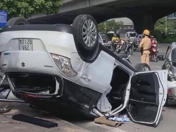 Tai nạn giao thông liên hoàn trên đường Phạm Hùng, 4 người bị thương