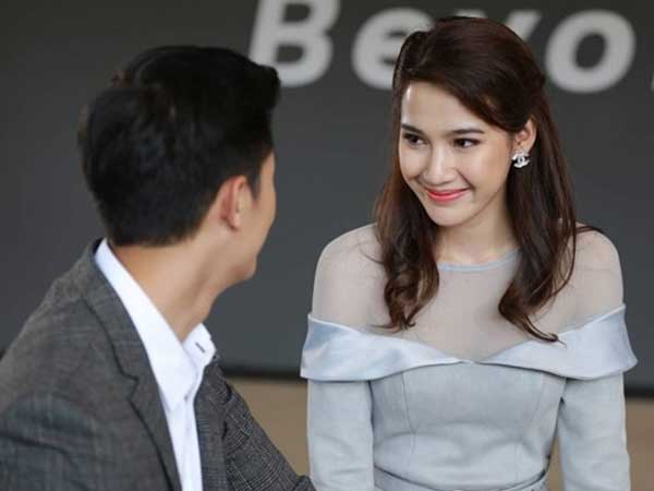 Chồng chán vợ sau sinh như 'nái sề' nên kiếm cớ đi công tác, sau 4 tháng xa nhà trở về, nhìn người phụ nữ cười đón mình mà sững sờ