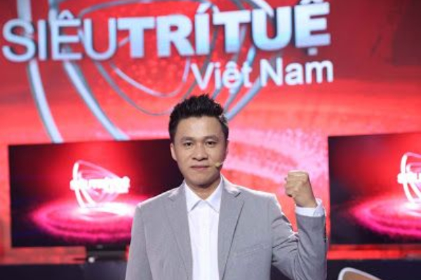 Giám khảo Siêu Trí Tuệ nhớ được 20.000 số Pi nhưng lộ bảng điểm thời đi học vô cùng tệ