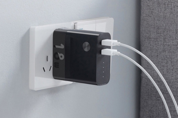 Xiaomi ra mắt củ sạc tích hợp pin dự phòng: 5000mAh, sạc nhanh 18W, 2 cổng USB-A, giá 450.000 đồng