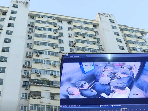 Video Hà Nội: Thang máy rơi tự do từ tầng 5, nhiều người bị thương