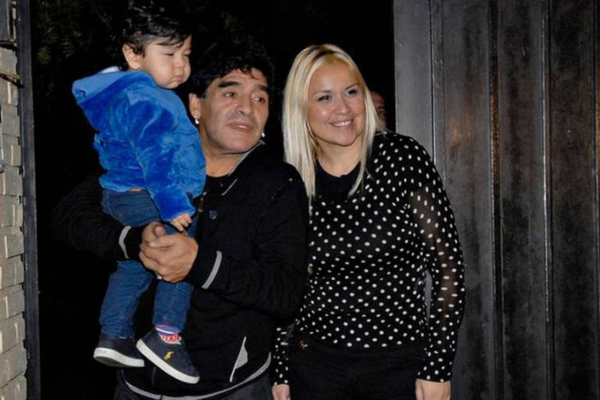 Maradona nhờ bạn trai của tình cũ chăm con út
