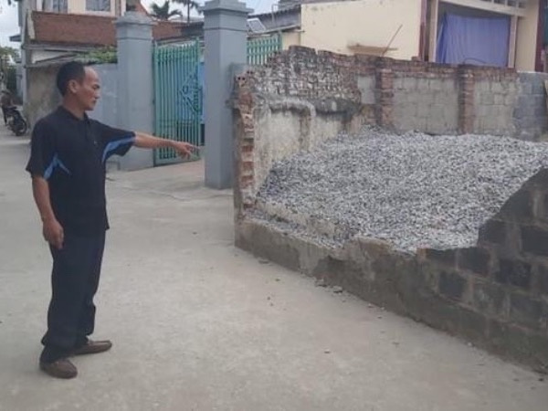 Khởi tố vụ án nữ sinh lớp 6 tử vong do tường bao đổ ở Thái Bình