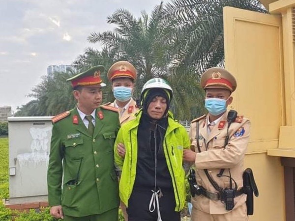 Khống chế tên cướp dùng hung khí tấn công người truy đuổi