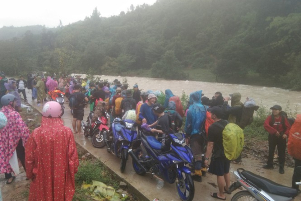 57 du khách mắc kẹt trên núi Tà Giang đã trở về an toàn