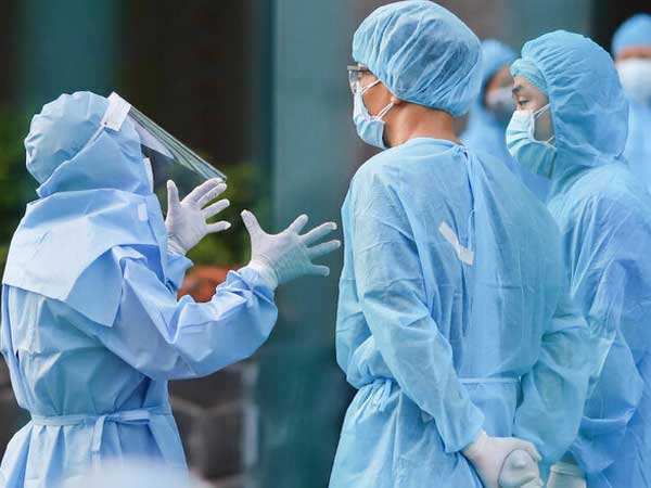 Phòng chống dịch COVID-19: Đeo khẩu trang thôi chưa đủ mà còn phải làm ngay những lưu ý này của Bộ Y tế vì có thể chính bạn cũng đang làm sai!