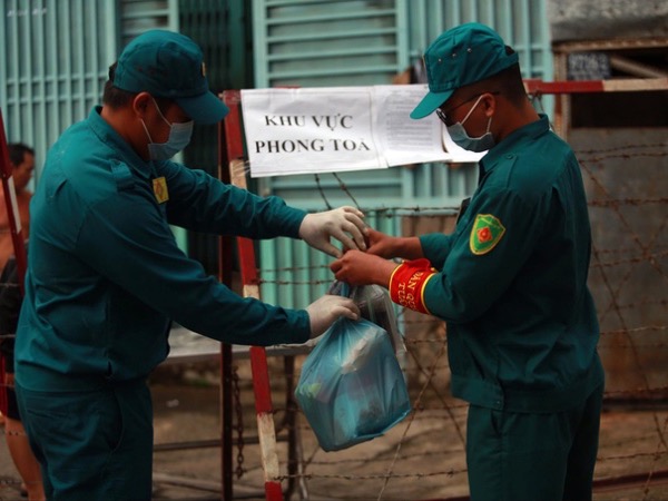 Tìm hành khách trên hai tuyến xe buýt Long An – TP HCM