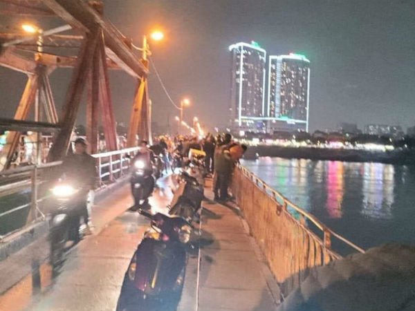 Hà Nội: Người phụ nữ để lại giấy siêu âm thai rồi nhảy cầu Long Biên tự tử