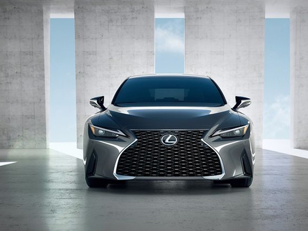 Lexus IS hoàn toàn mới rục rịch về Việt Nam, dự kiến giá bản tiêu chuẩn từ 1,9 tỷ đồng