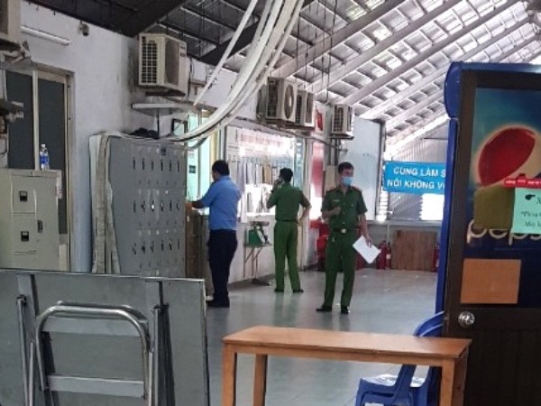 Trưởng ban quản lý chợ Kim Biên bị nam bảo vệ đâm tử vong