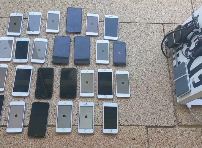 Đây là cách hacker hàng đầu thế giới 'đánh sập' 26 chiếc iPhone trong một nốt nhạc chỉ với số thiết bị có tổng giá trị 100 USD