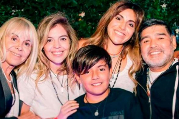 Con gái Maradona nộp đơn đòi chia tài sản