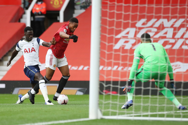 Vấn đề của MU: Khi Martial 'mất tích'
